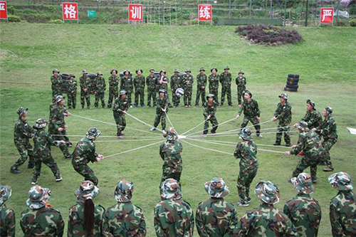 青少年参加天津军事拓展可以磨练什么东西